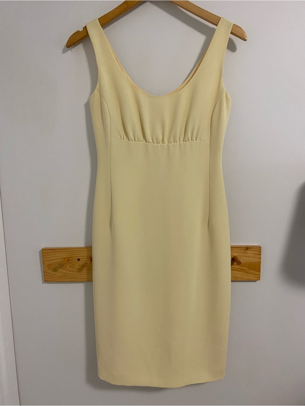 Classic Butter Yellow Scoop Neck Sheath Dress
